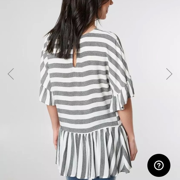 New Fantastic Fawn Grey White Striped Ruffle Top SZ MEDIUM - Picture 3 of 5